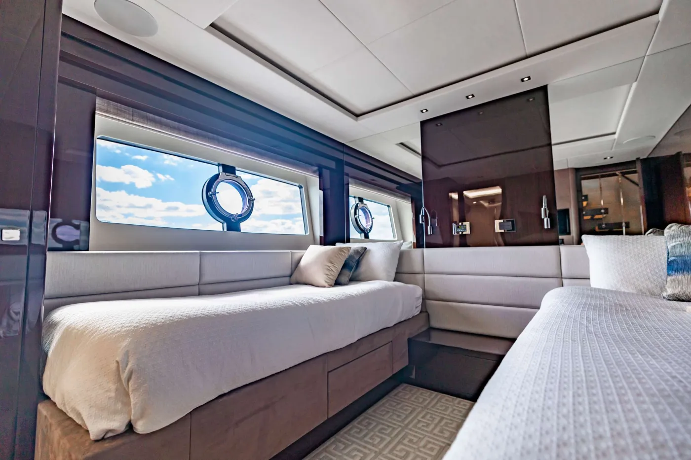 <p>Twin Guest Stateroom</p>