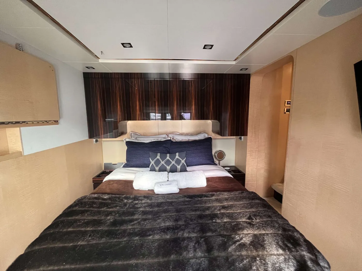 <p>Guest Cabin with Pullman</p>