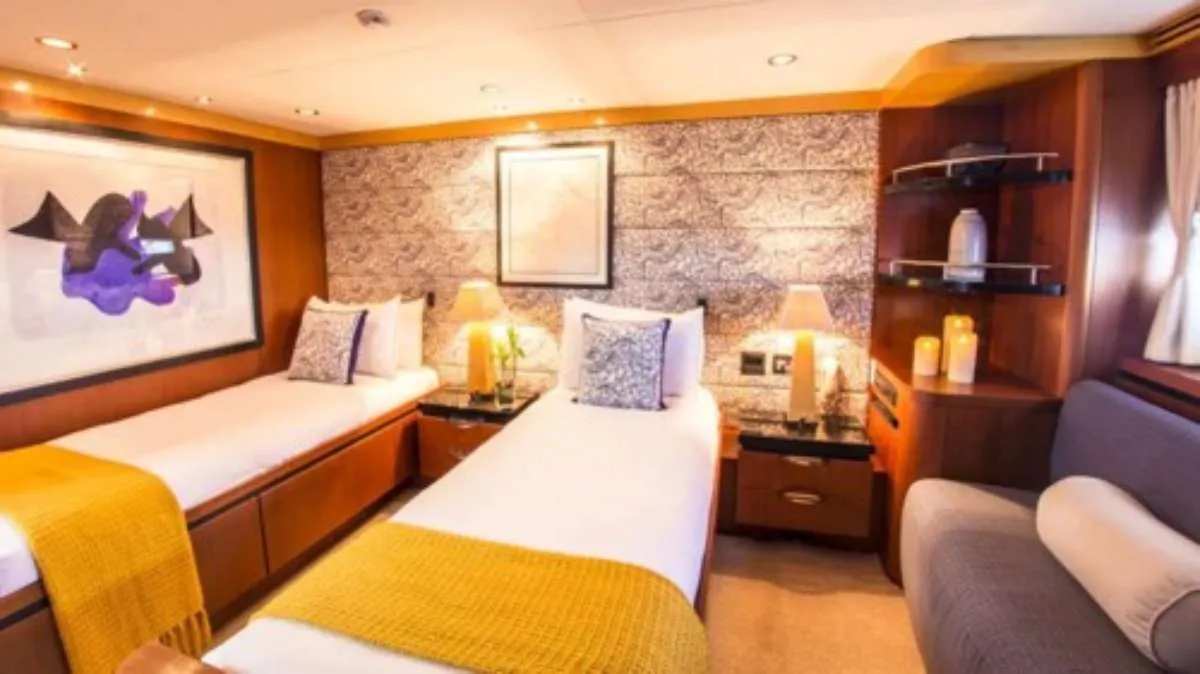 <p>brochure9</p>