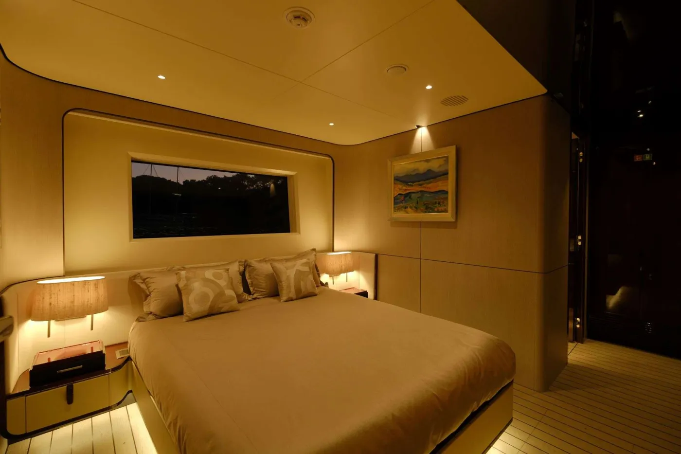 <p>VIP Cabin 2</p>