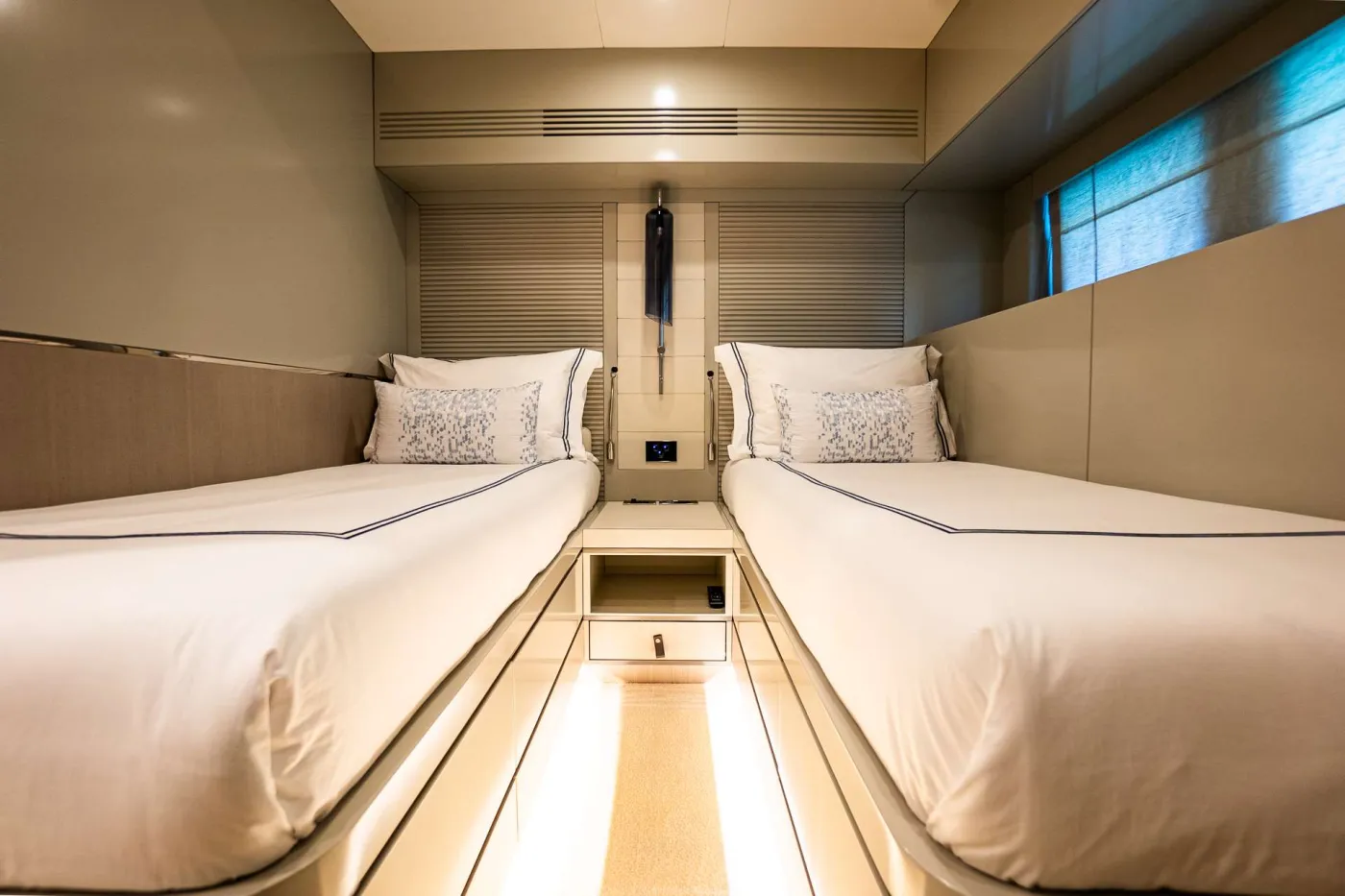 <p>Twin Stateroom (Does not Convert)</p>