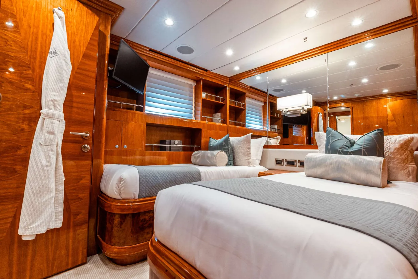 <p>Port Guest Stateroom (Two twin beds convert to a queen + Pullman)</p>