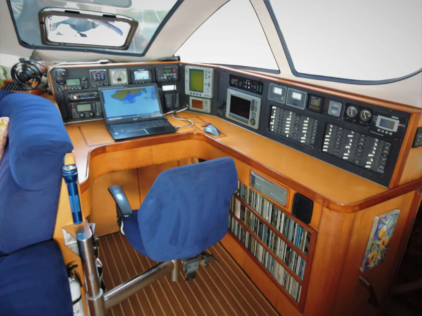 <p>Salon Nav Station </p>