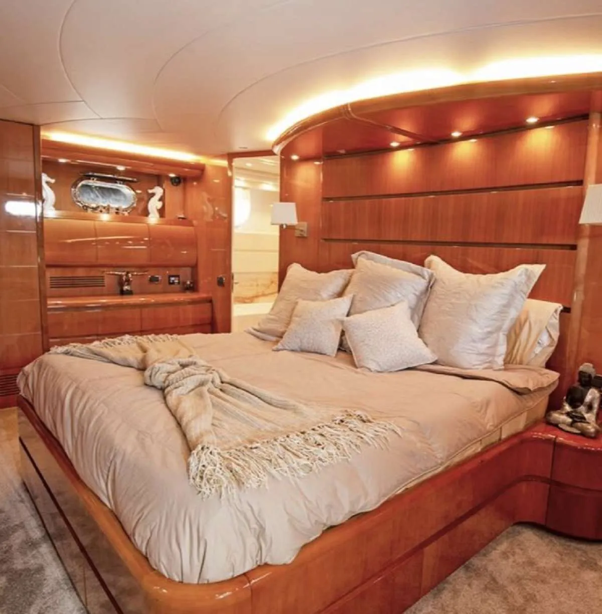 <p>VIP Stateroom</p>
