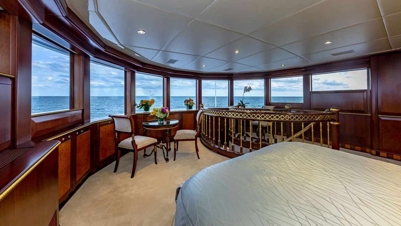<p>VIP Stateroom (King)</p>
