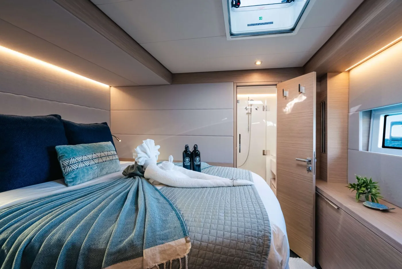 <p>Stella Mare Starboard Forward Cabin</p>