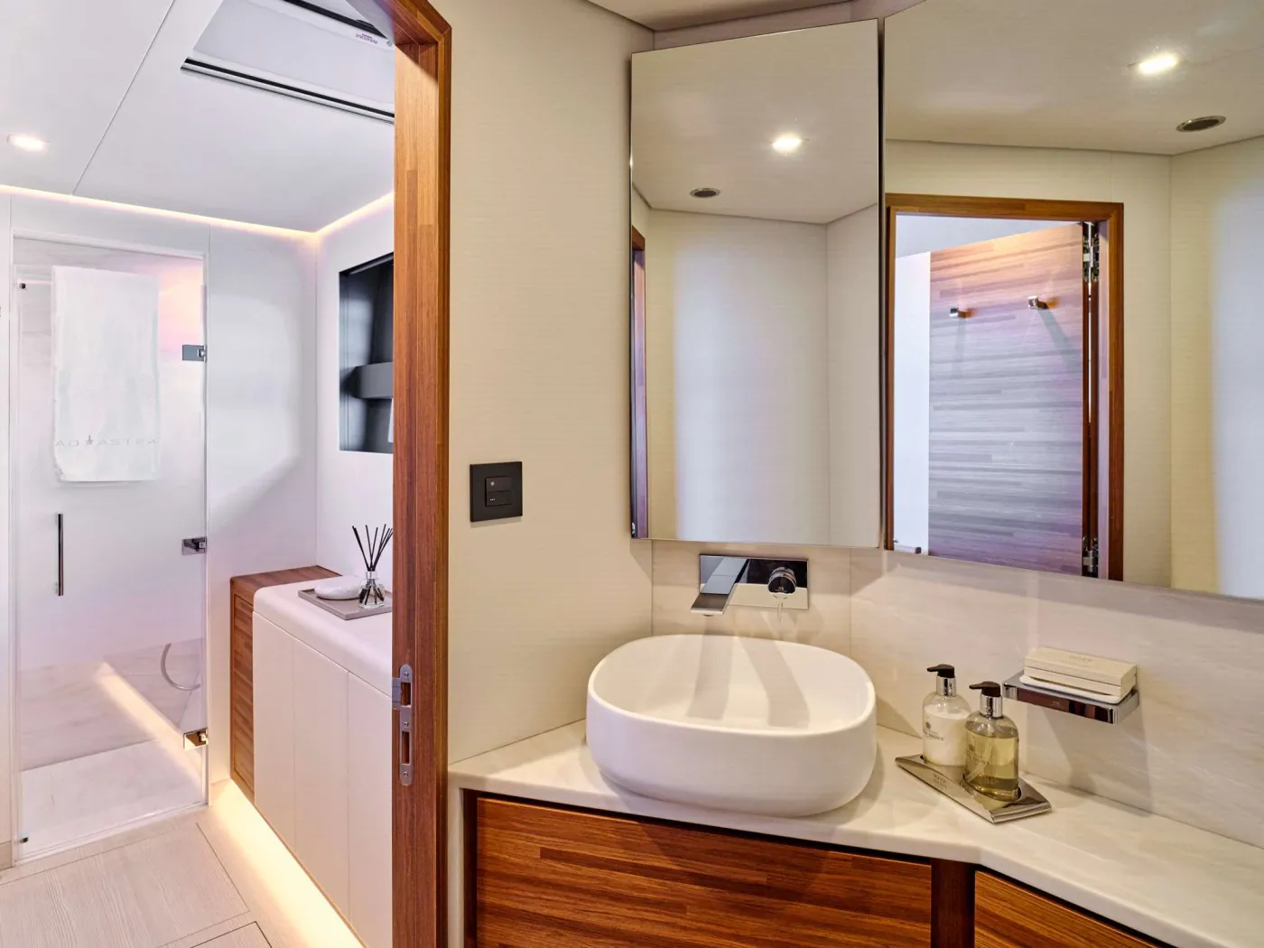 <p>Guest cabin bathroom – Sistership</p>
