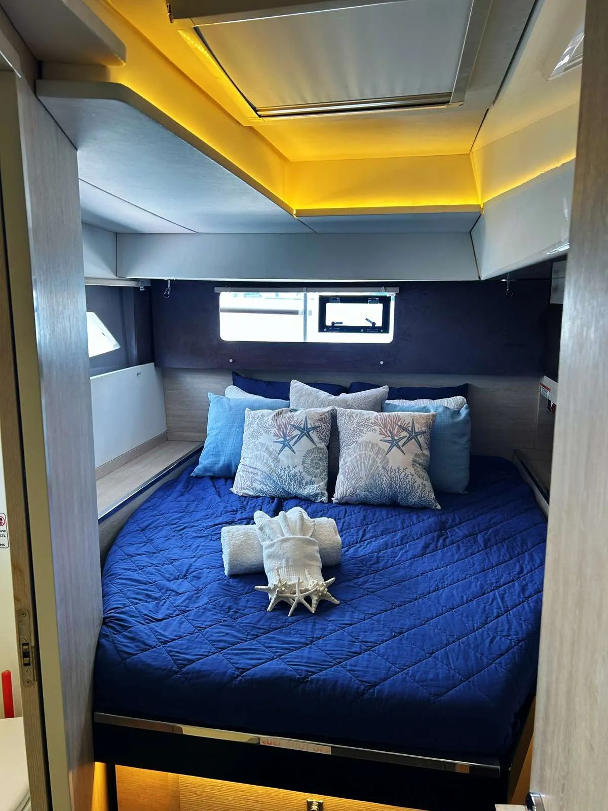 <p>Guest Cabin STBD AFT</p>