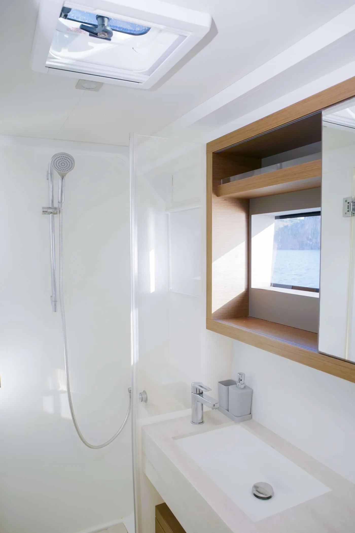 <p>Ensuite bathroom starboard side</p>